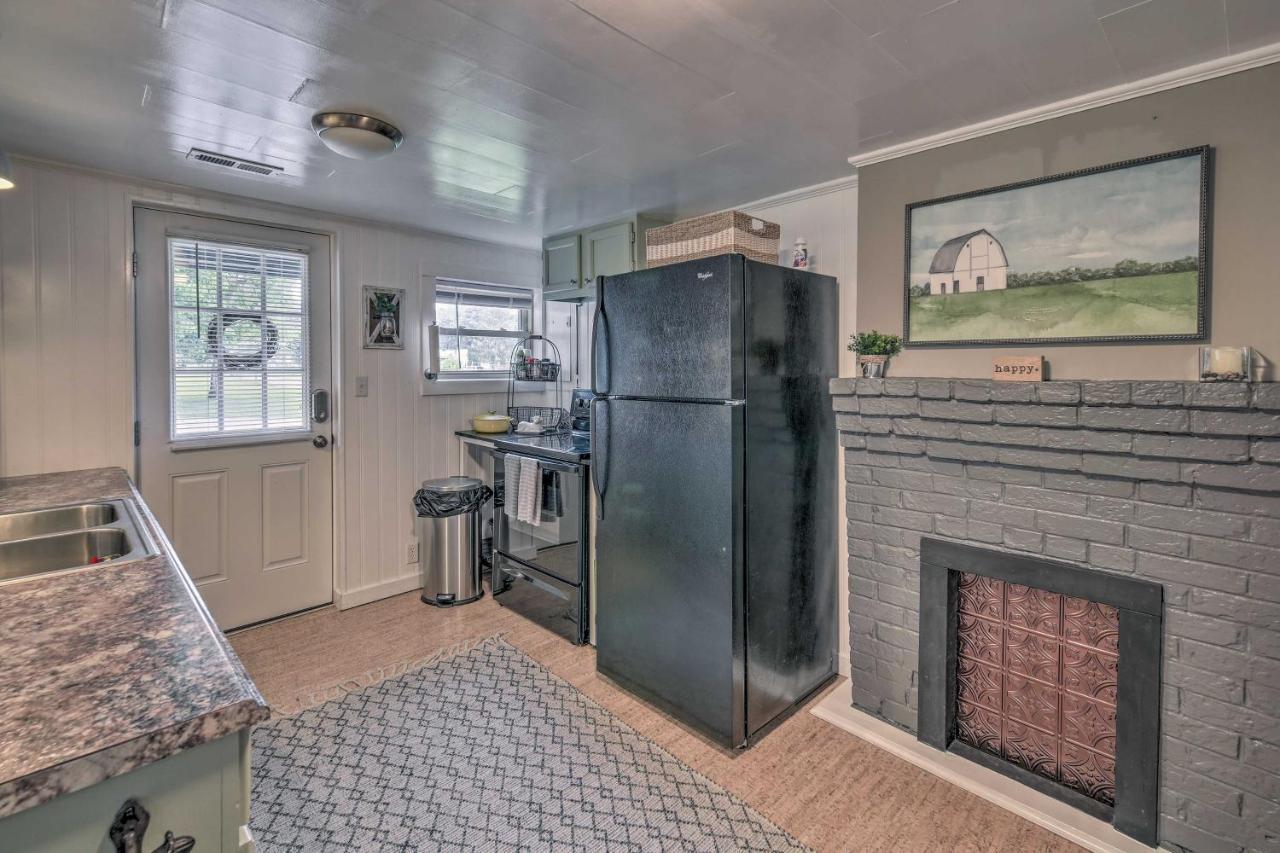 Damascus Cottage With Fire Pit - 1 Mi To Trails Bagian luar foto